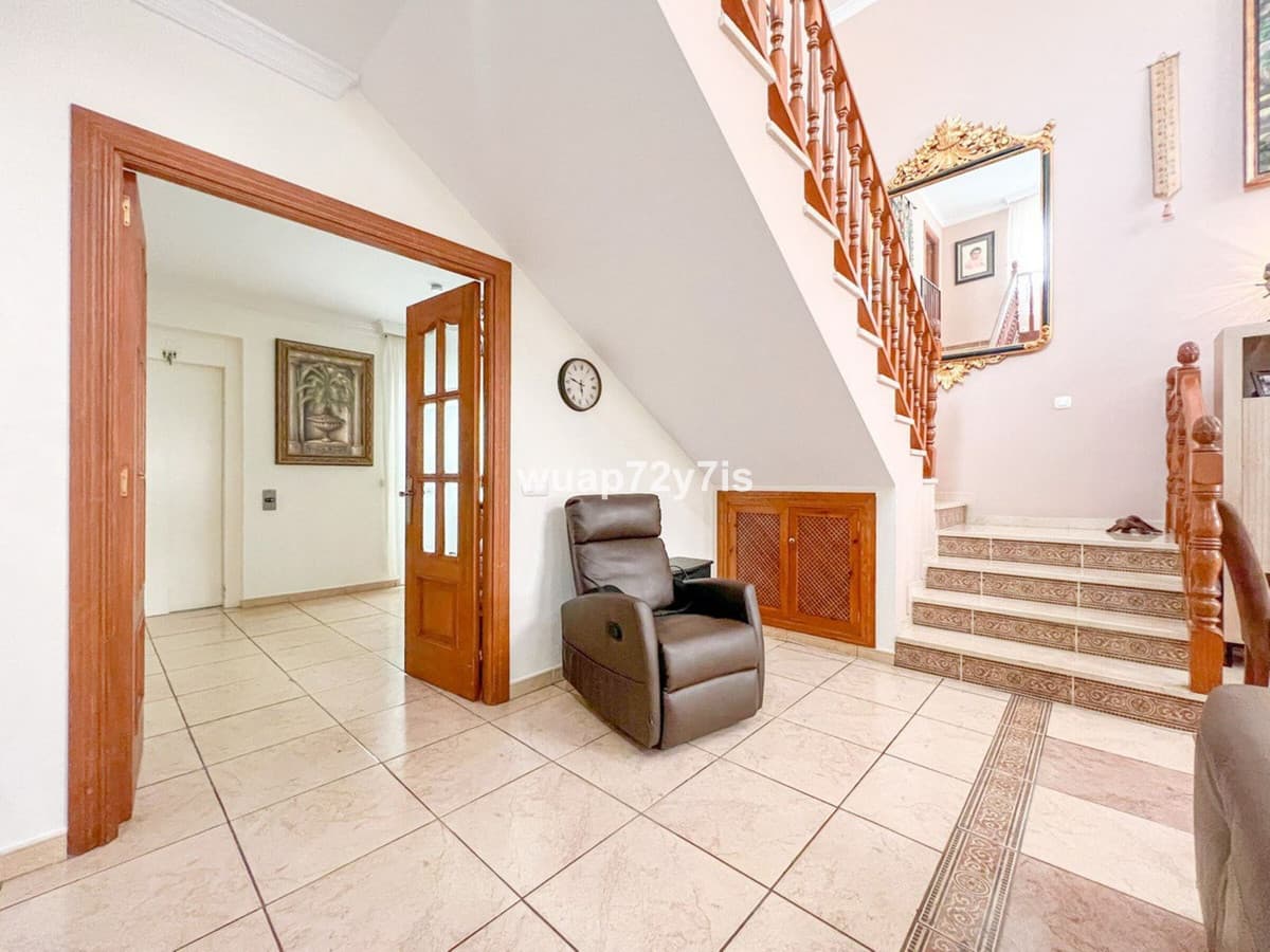 Semi-Detached House in Estepona — photo 2 of 10