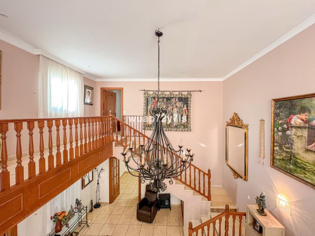 Semi-Detached House in Estepona — photo 4 of 10