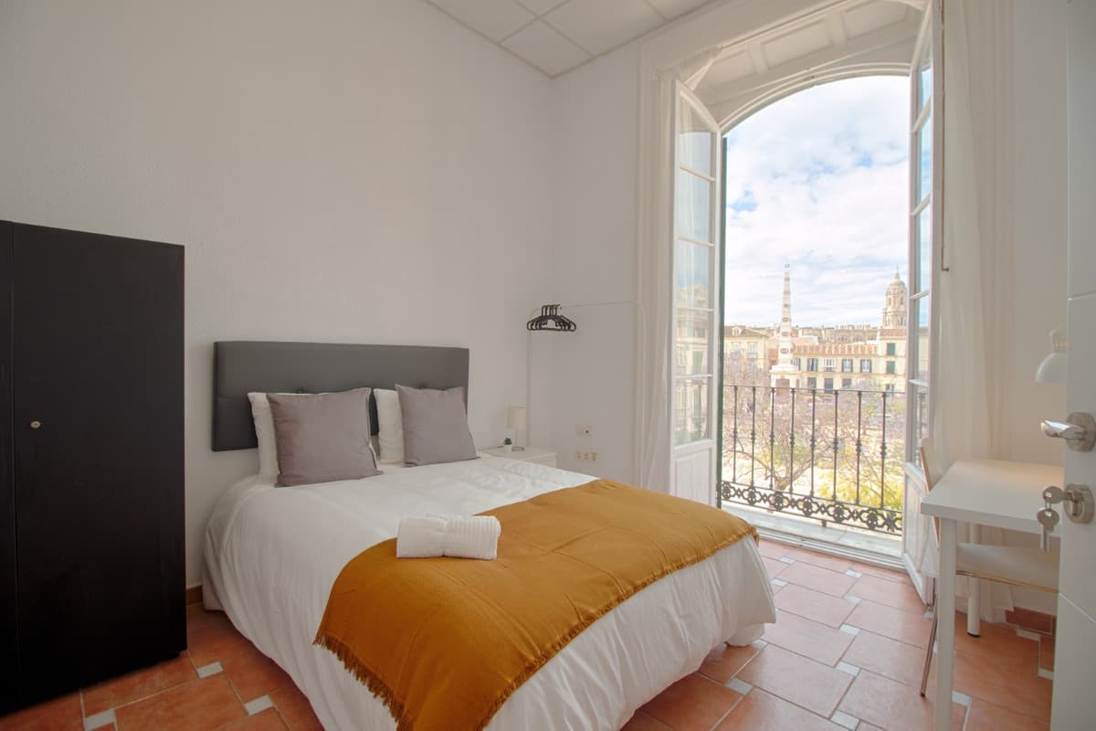Middle Floor Apartment in Málaga — photo 2 of 10