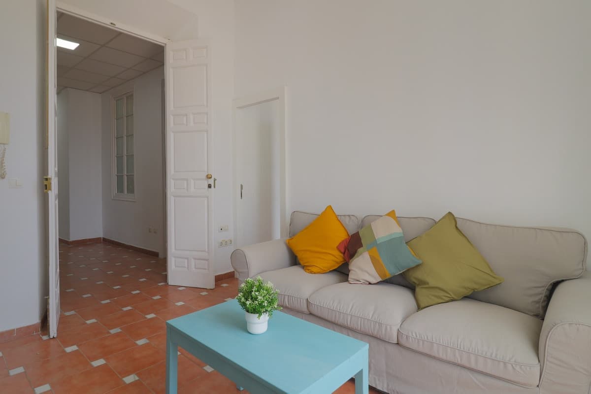 Middle Floor Apartment in Málaga — photo 6 of 10