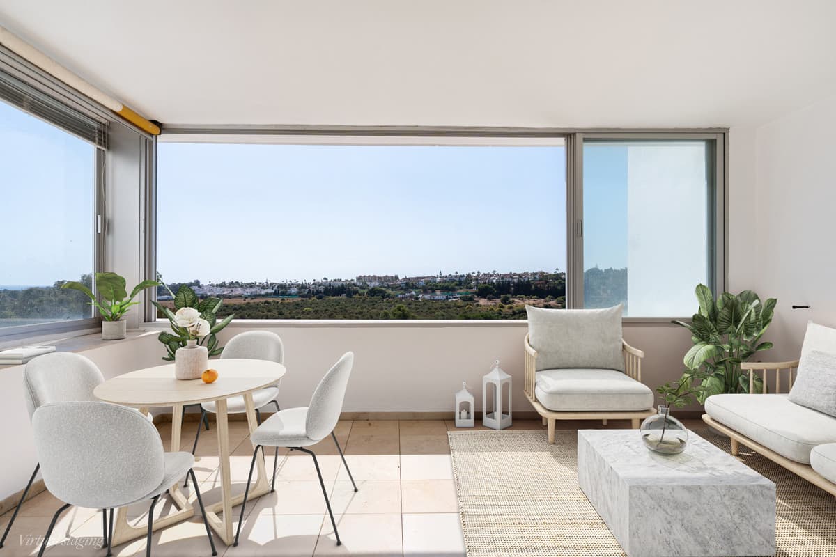 Middle Floor Apartment in Marbella — photo 3 of 10