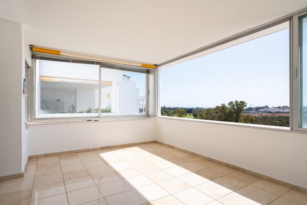 Middle Floor Apartment in Marbella — photo 4 of 10