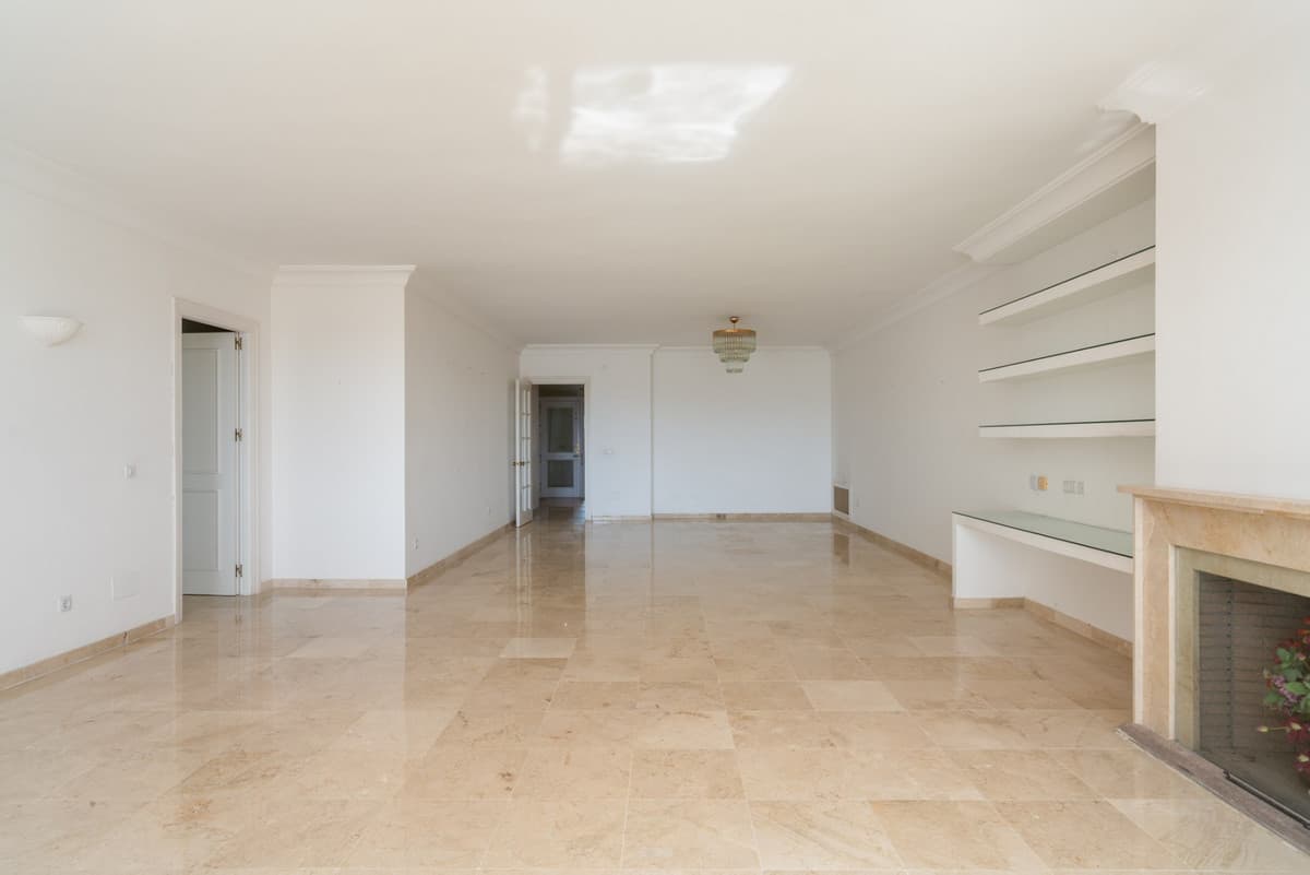 Middle Floor Apartment in Marbella — photo 7 of 10