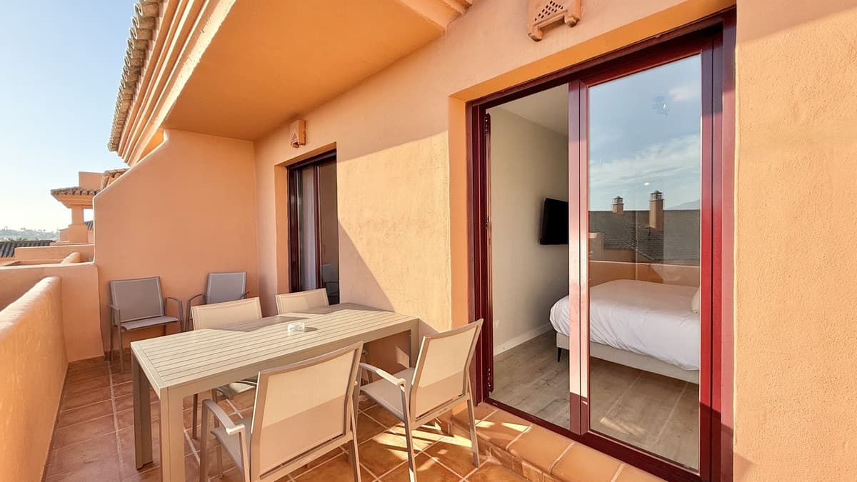 Middle Floor Apartment in Benahavís — photo 1 of 10