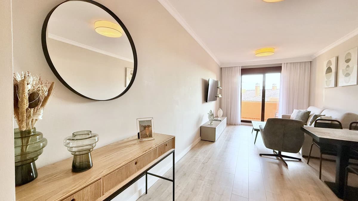 Middle Floor Apartment in Benahavís — photo 6 of 10