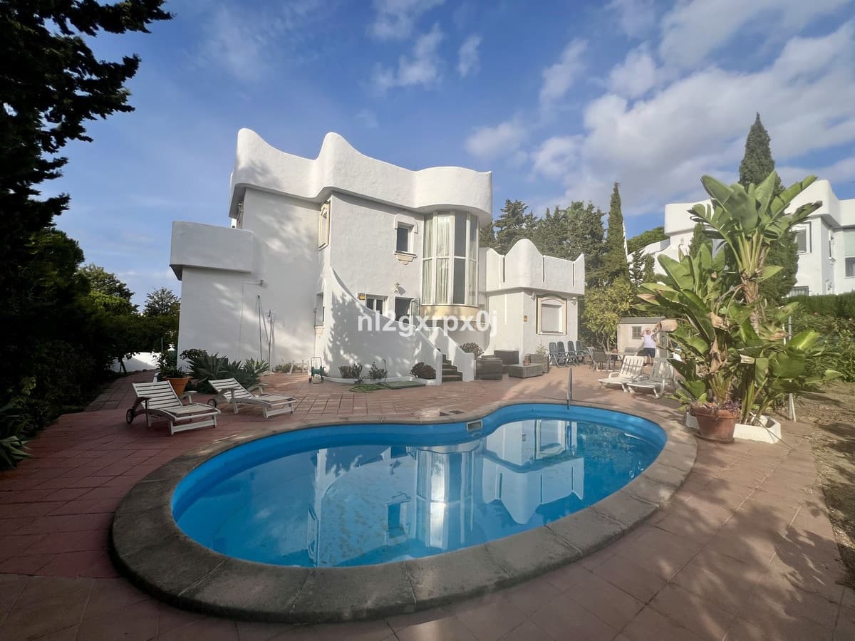 Detached Villa in Reserva de Marbella — photo 1 of 10