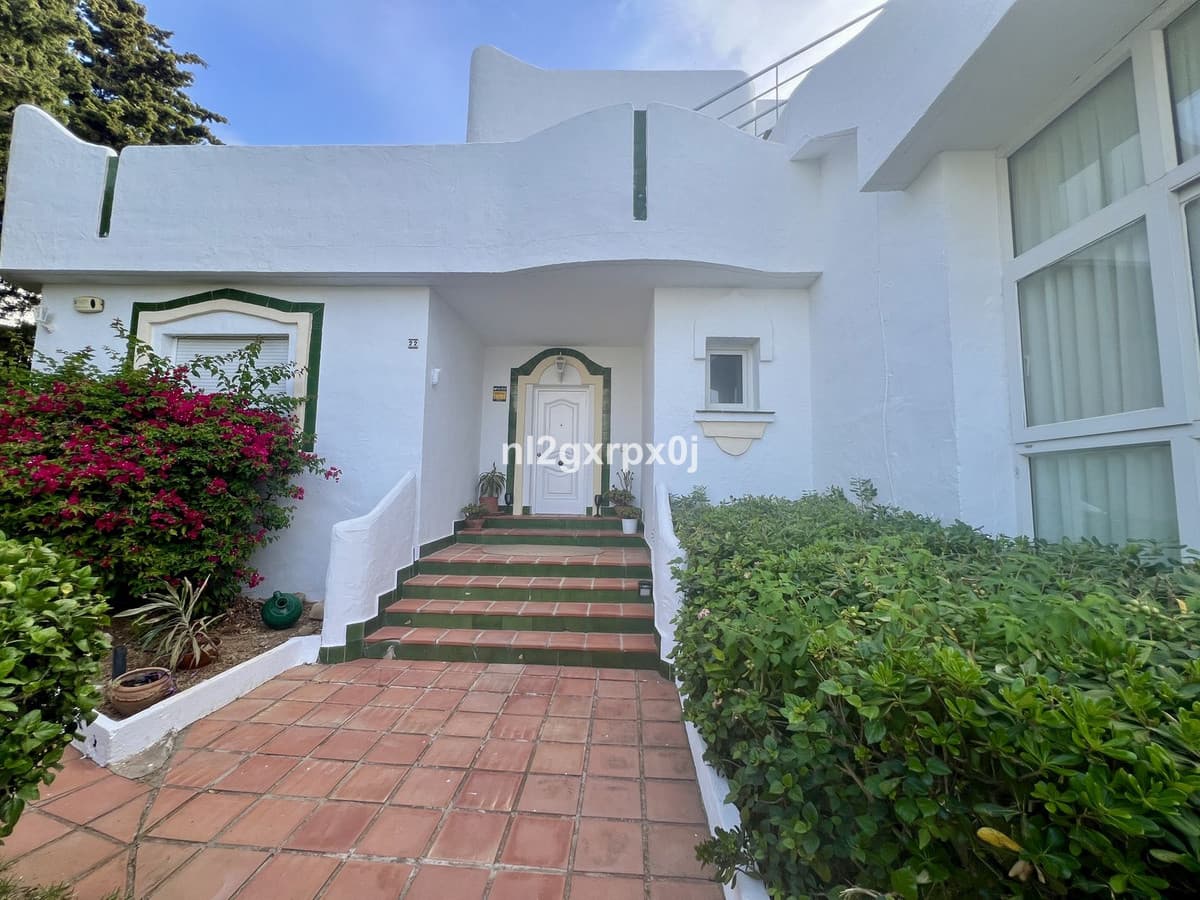 Detached Villa in Reserva de Marbella — photo 2 of 10