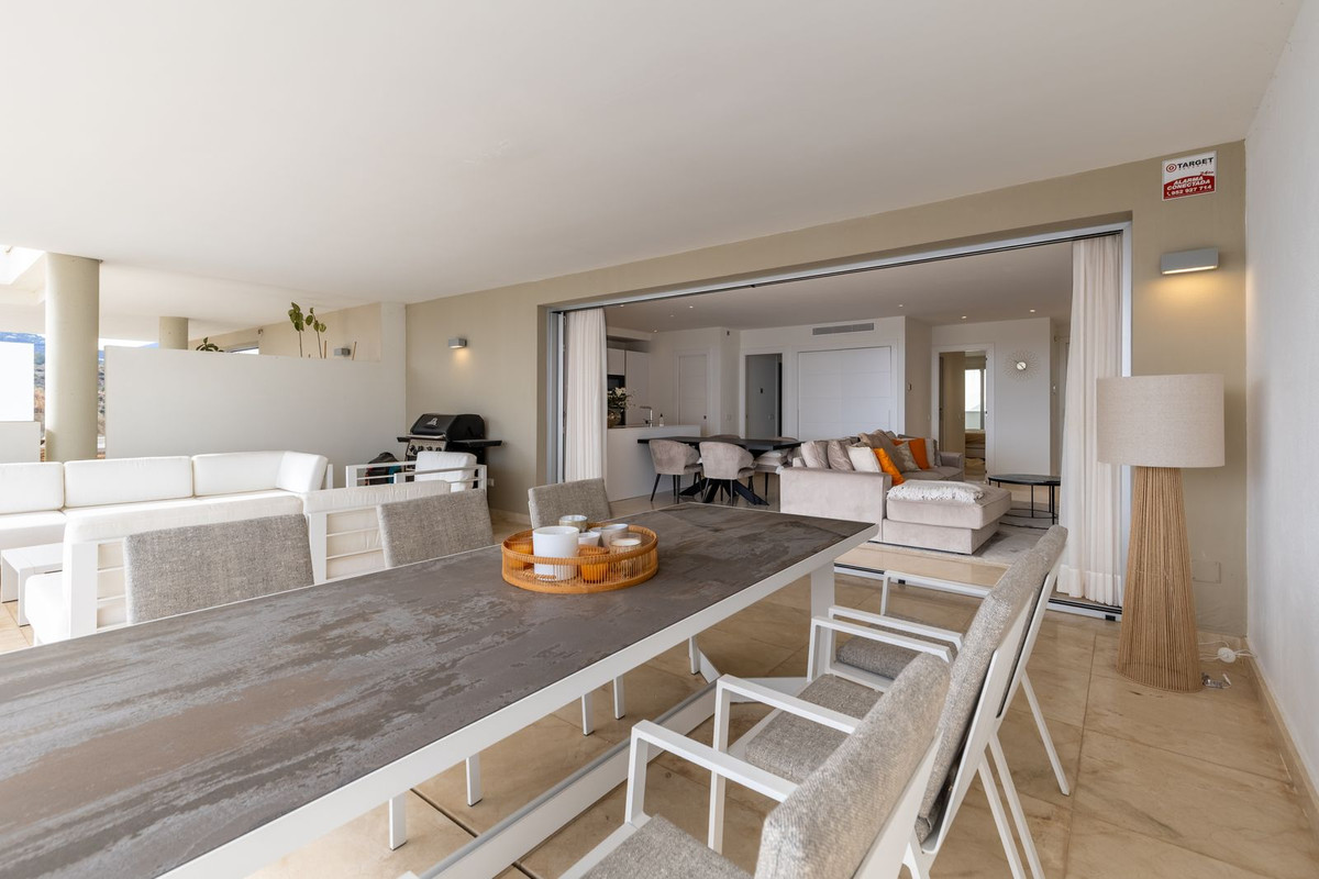 Middle Floor Apartment in Nueva Andalucía — photo 2 of 10