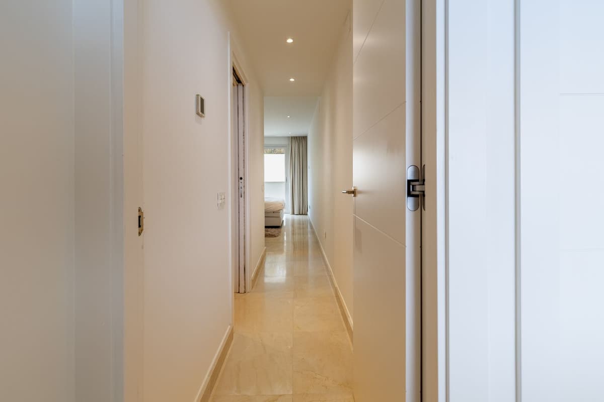 Middle Floor Apartment in Nueva Andalucía — photo 3 of 10