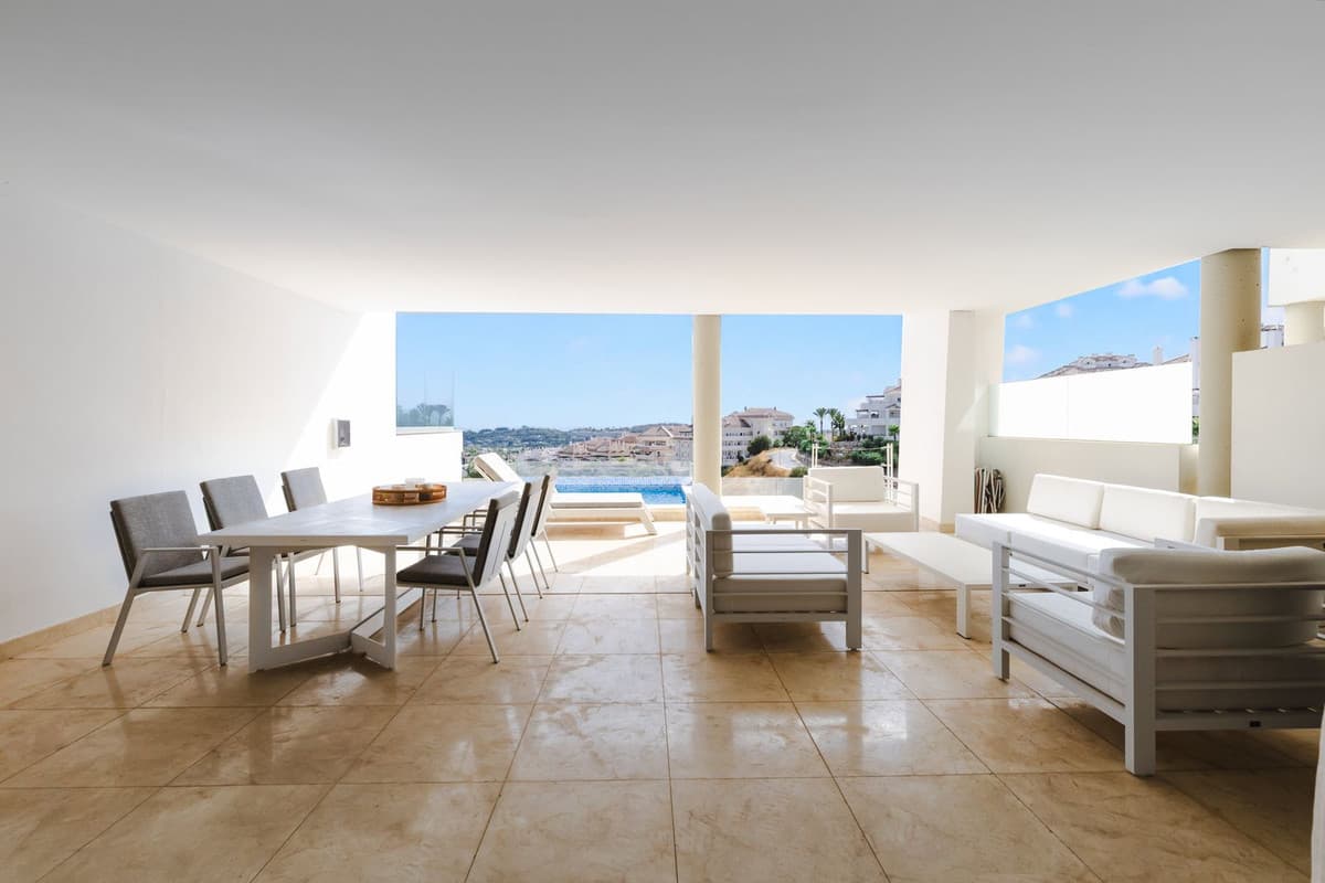 Middle Floor Apartment in Nueva Andalucía — photo 4 of 10