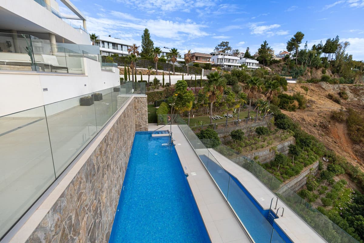 Middle Floor Apartment in Nueva Andalucía — photo 7 of 10