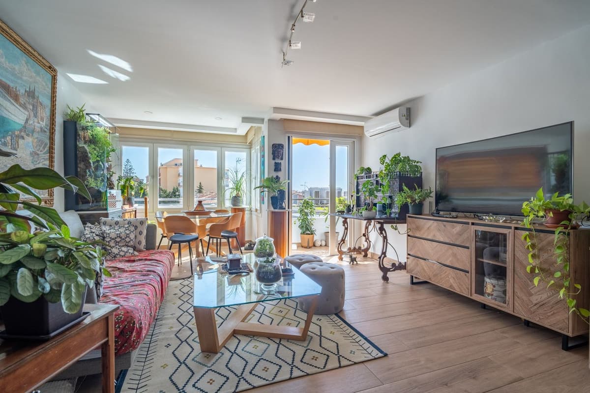 Middle Floor Apartment in El Palo — photo 1 of 10