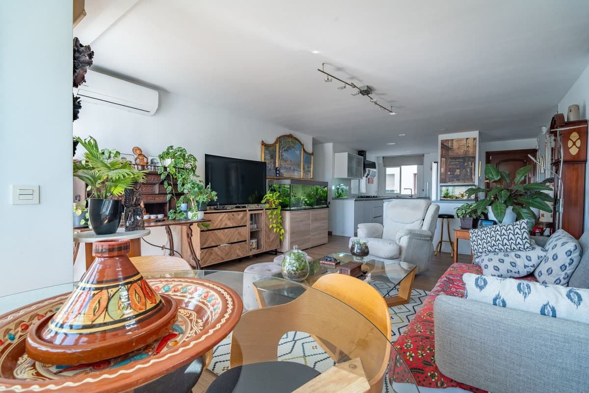 Middle Floor Apartment in El Palo — photo 3 of 10