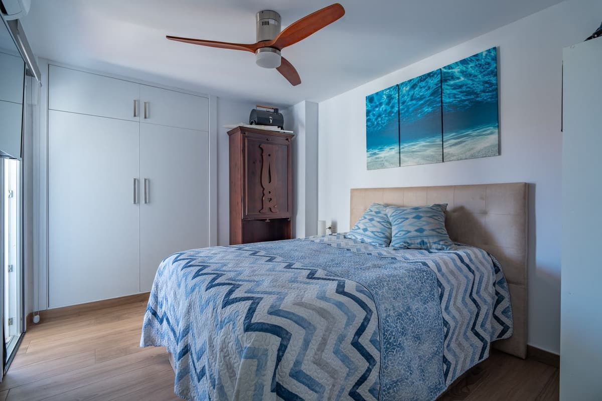 Middle Floor Apartment in El Palo — photo 9 of 10