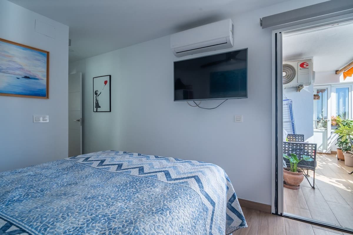 Middle Floor Apartment in El Palo — photo 10 of 10