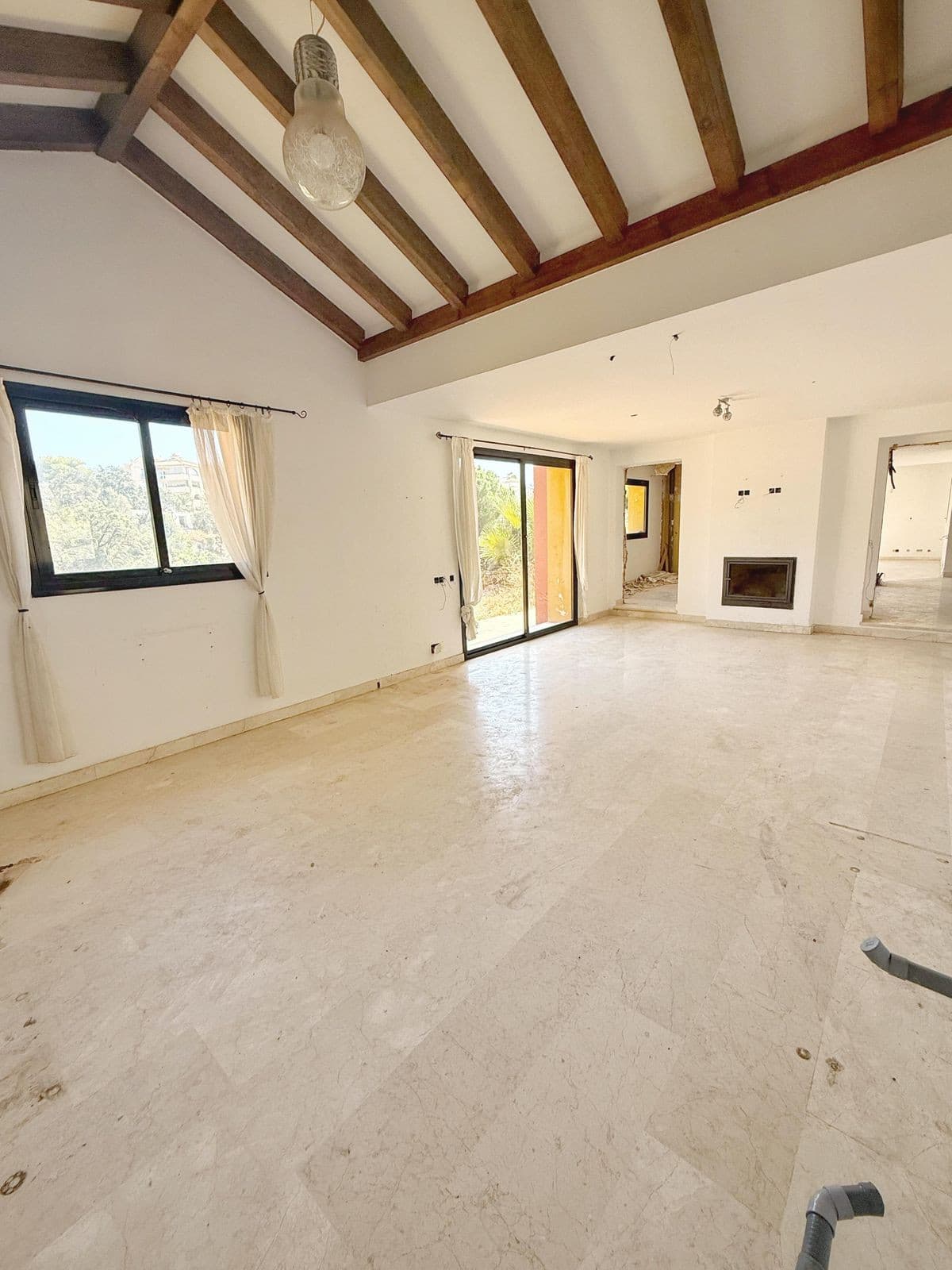 Detached Villa in Elviria — photo 3 of 10