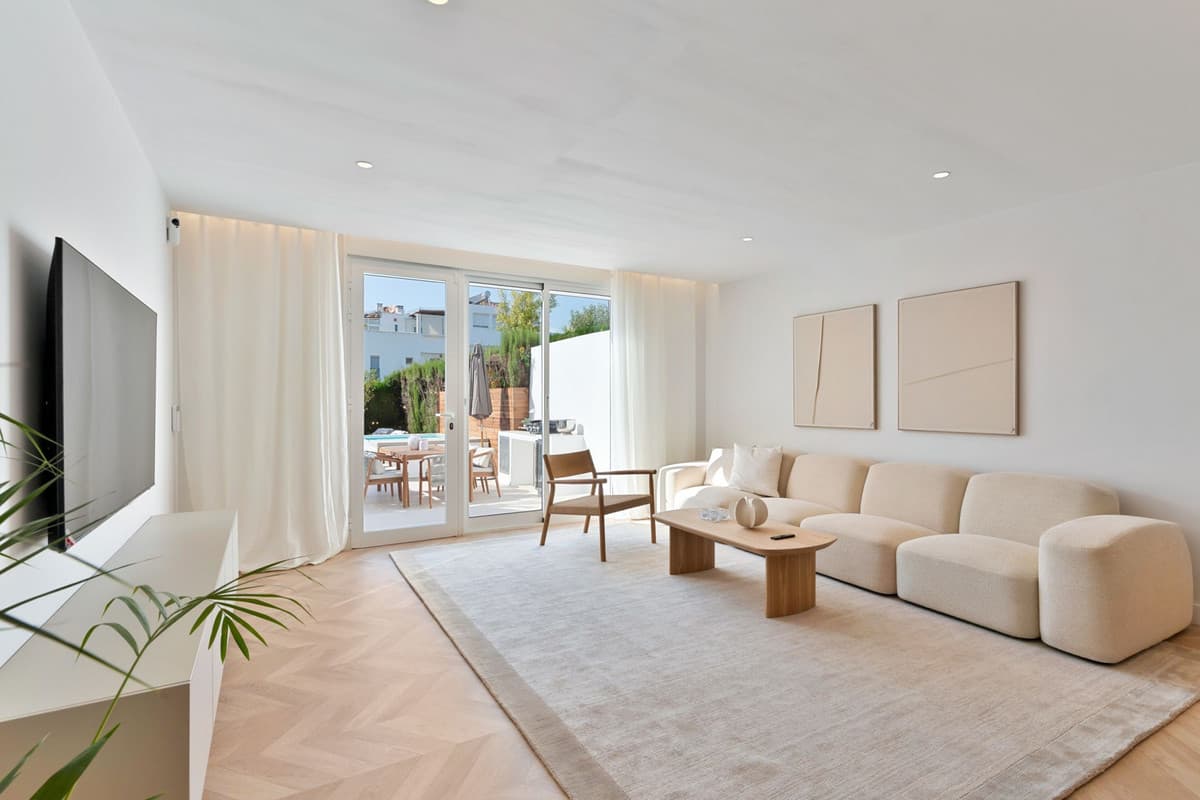 Townhouse in Nagüeles — photo 1 of 10
