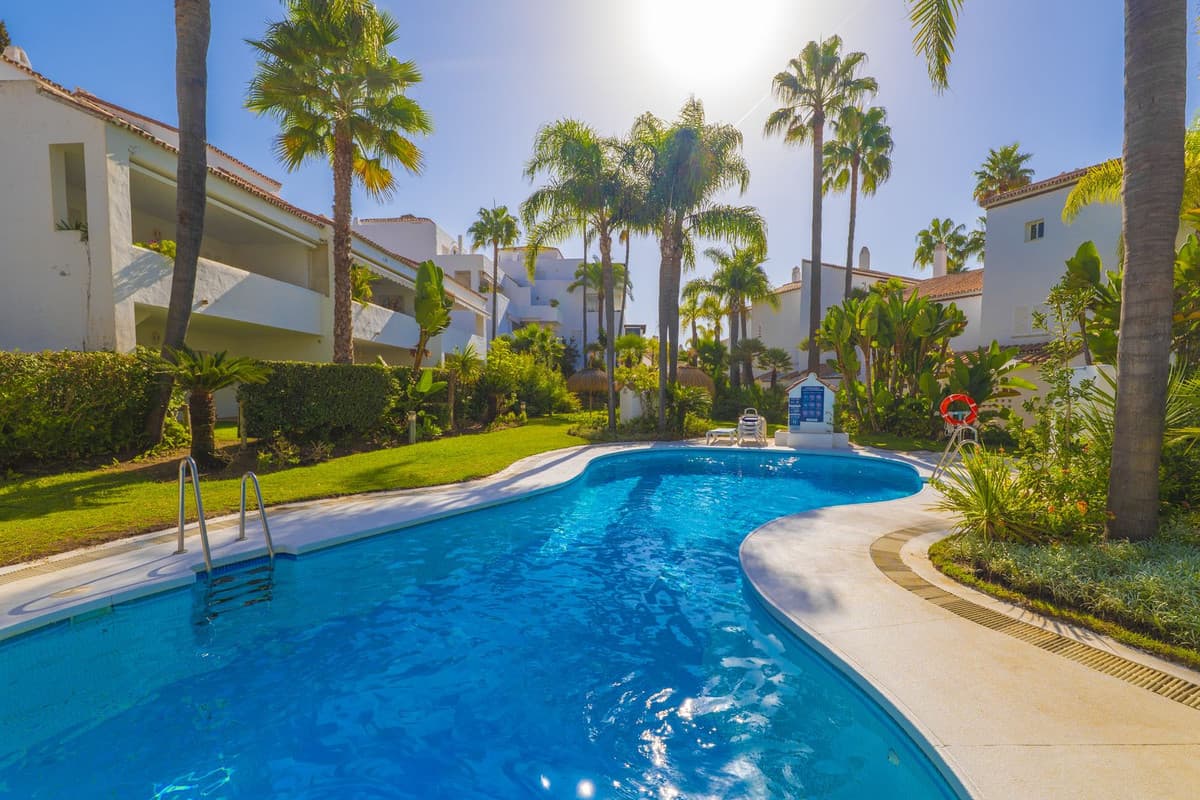 Townhouse in Bahía de Marbella — photo 1 of 10