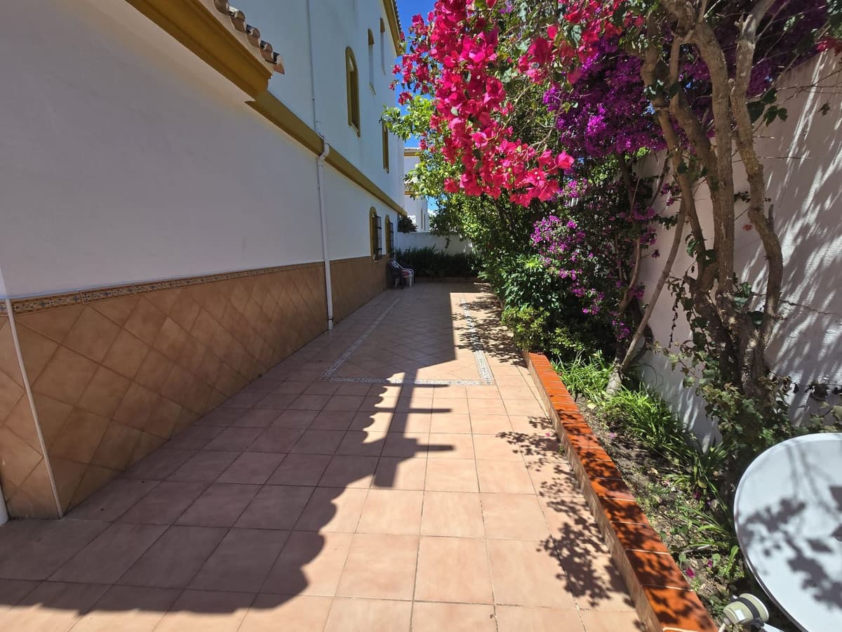 Ground Floor Apartment in Marbella — photo 7 of 10