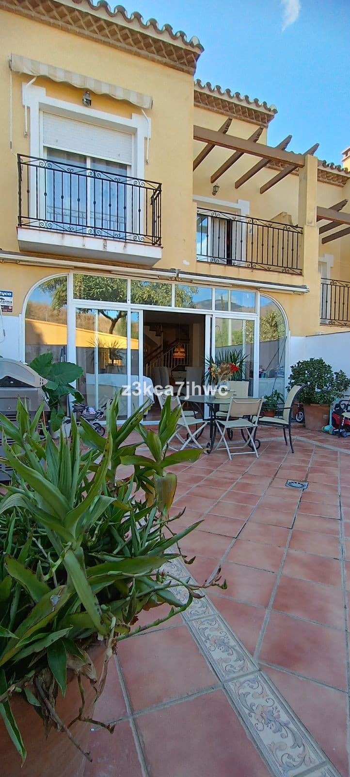 Townhouse in Estepona — photo 1 of 10