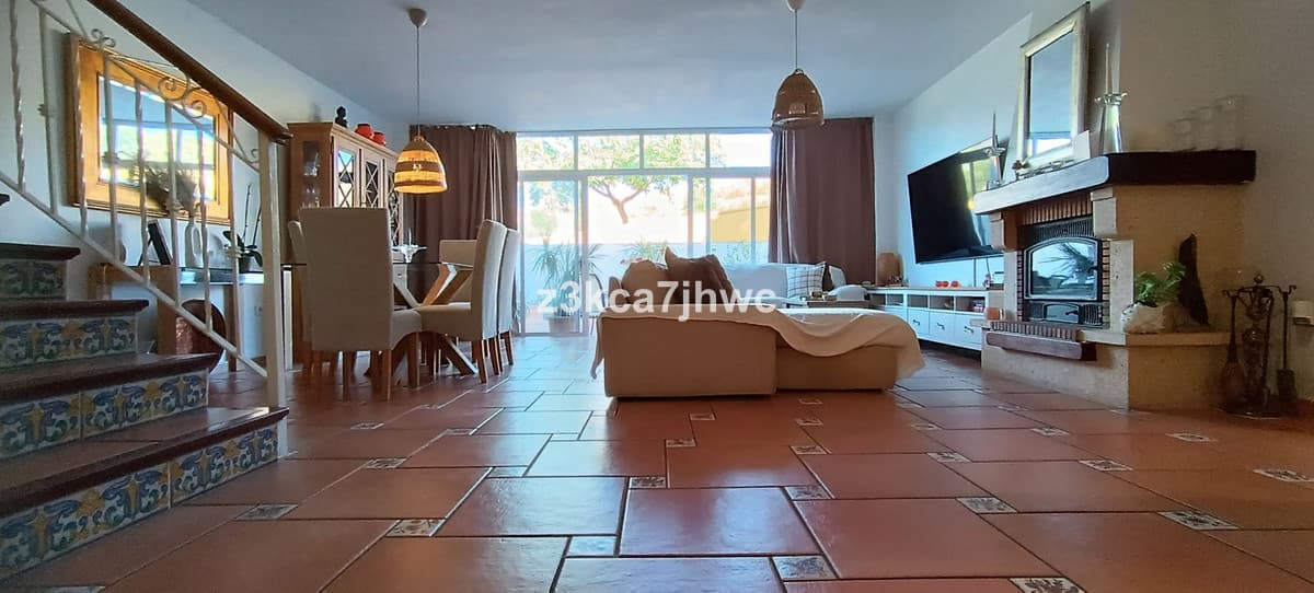 Townhouse in Estepona — photo 2 of 10