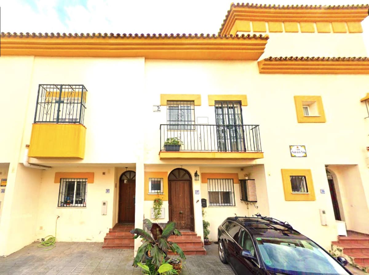 Townhouse in Estepona — photo 1 of 10
