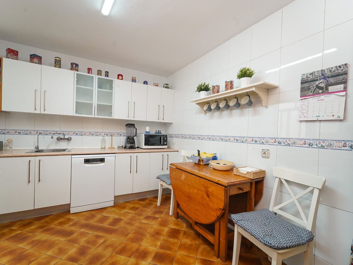 Middle Floor Apartment in Málaga Centro — photo 5 of 10