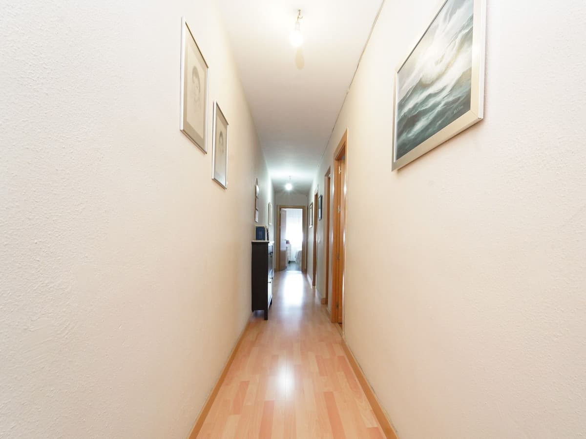 Middle Floor Apartment in Málaga Centro — photo 8 of 10