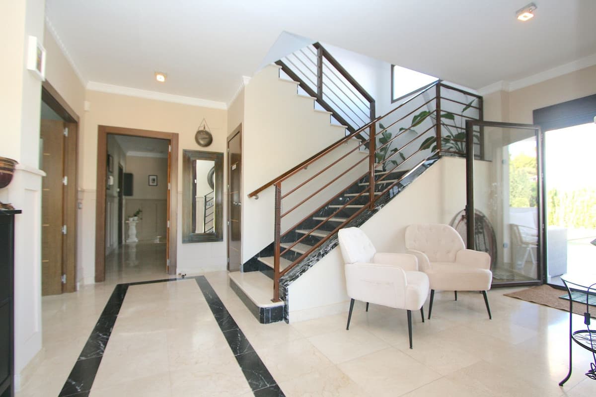 Detached Villa in Sierrezuela — photo 2 of 10