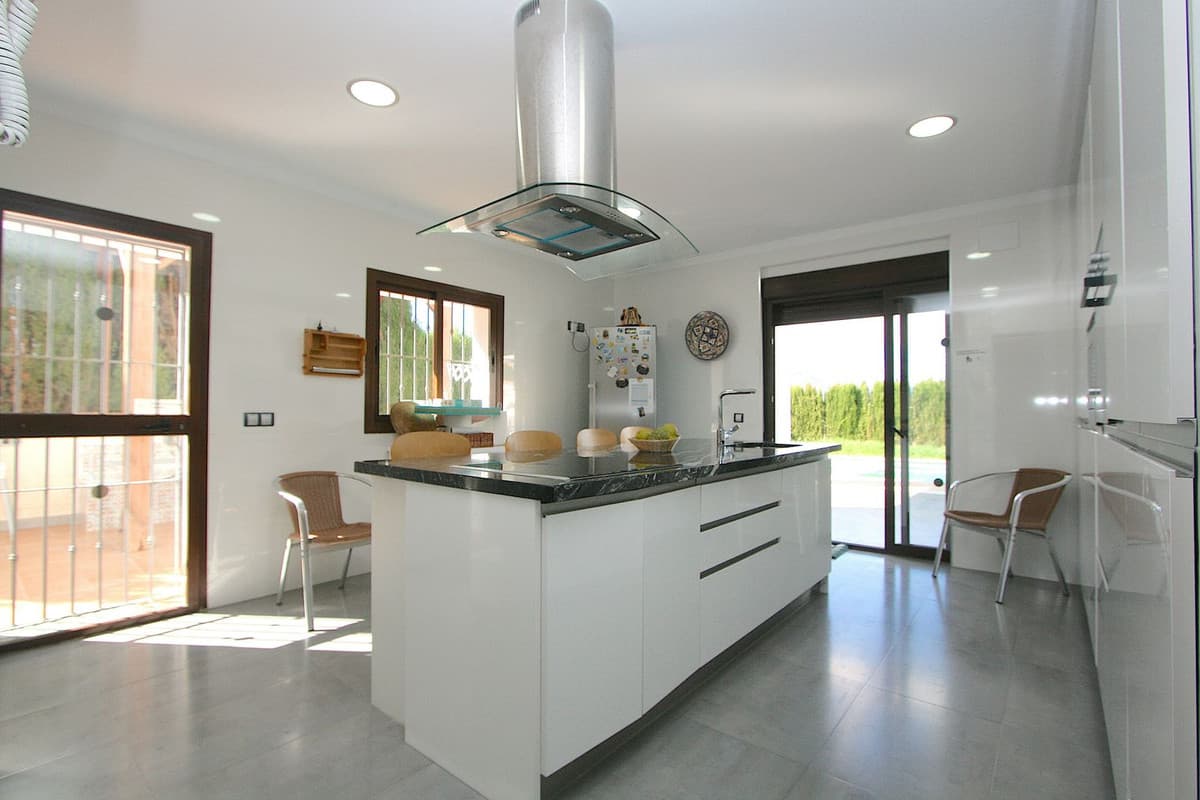 Detached Villa in Sierrezuela — photo 3 of 10