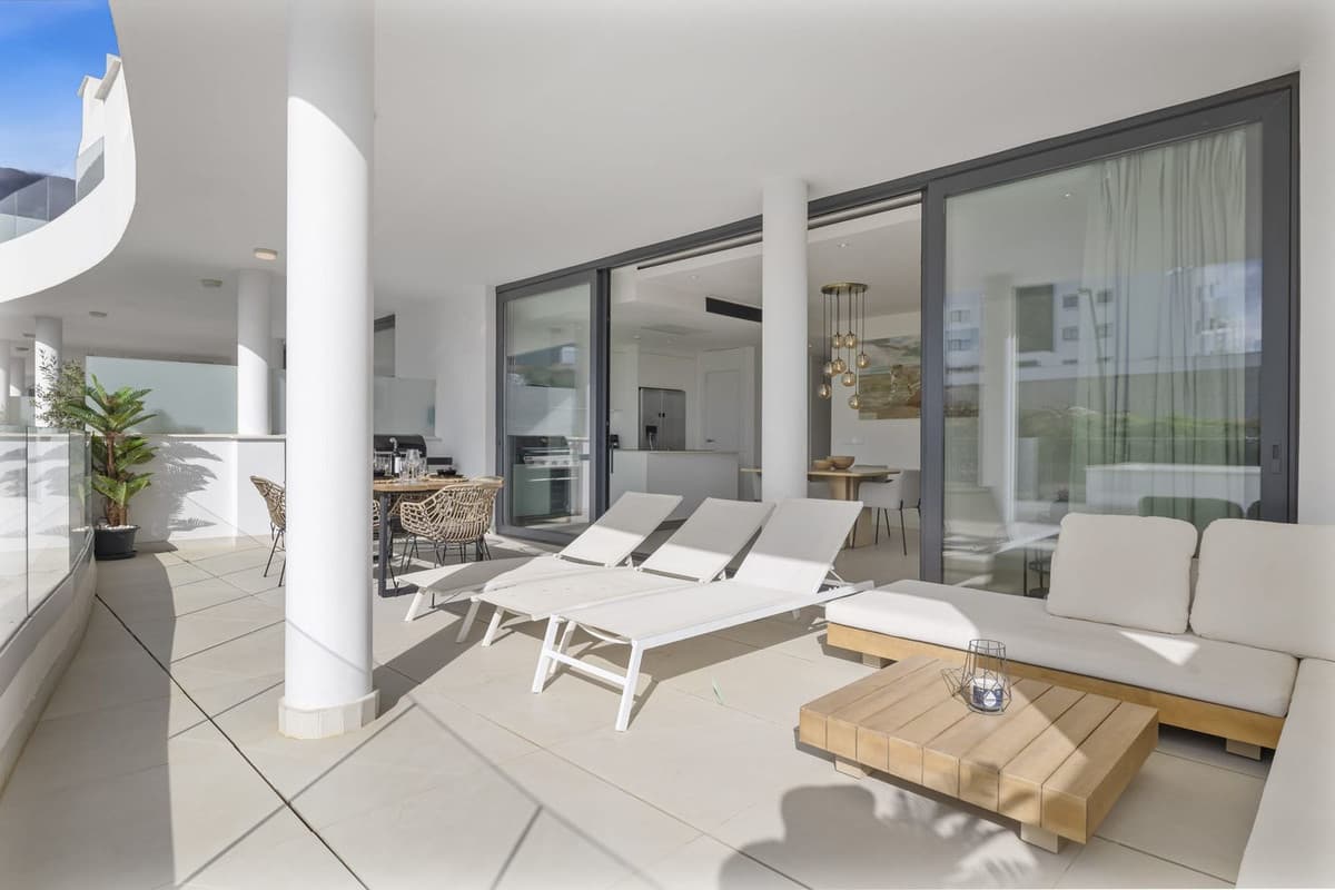 Middle Floor Apartment in Higueron — photo 1 of 19