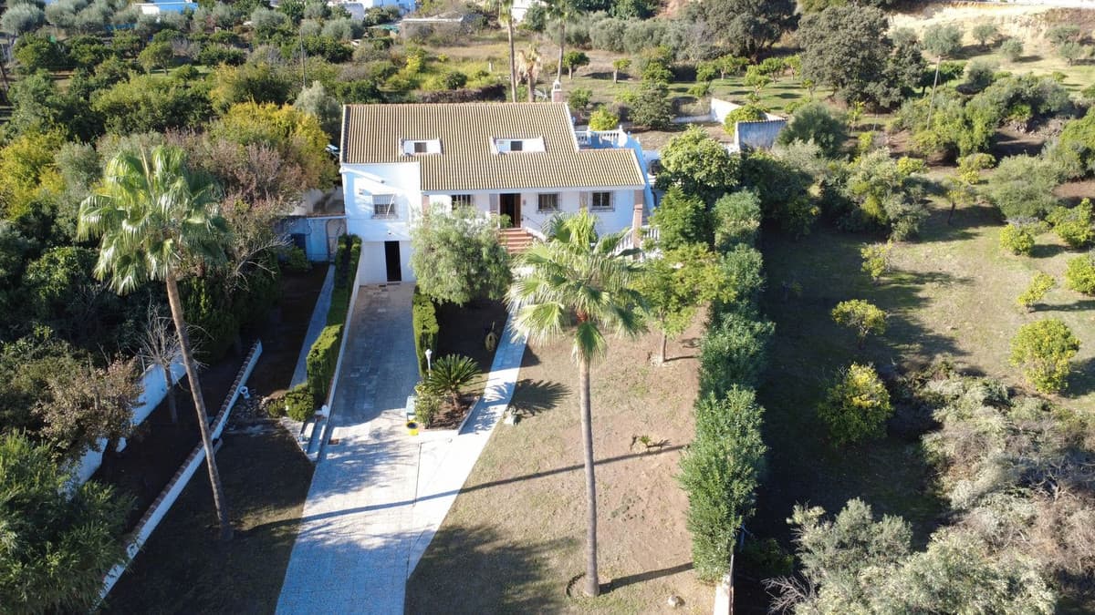 Cortijo in Alhaurín de la Torre — photo 1 of 10