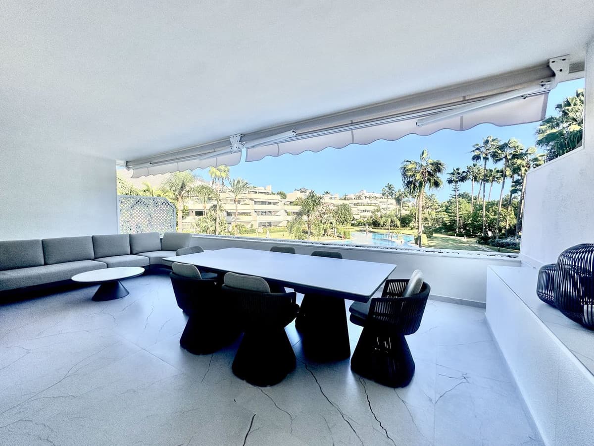 Middle Floor Apartment in Marbella — photo 2 of 10