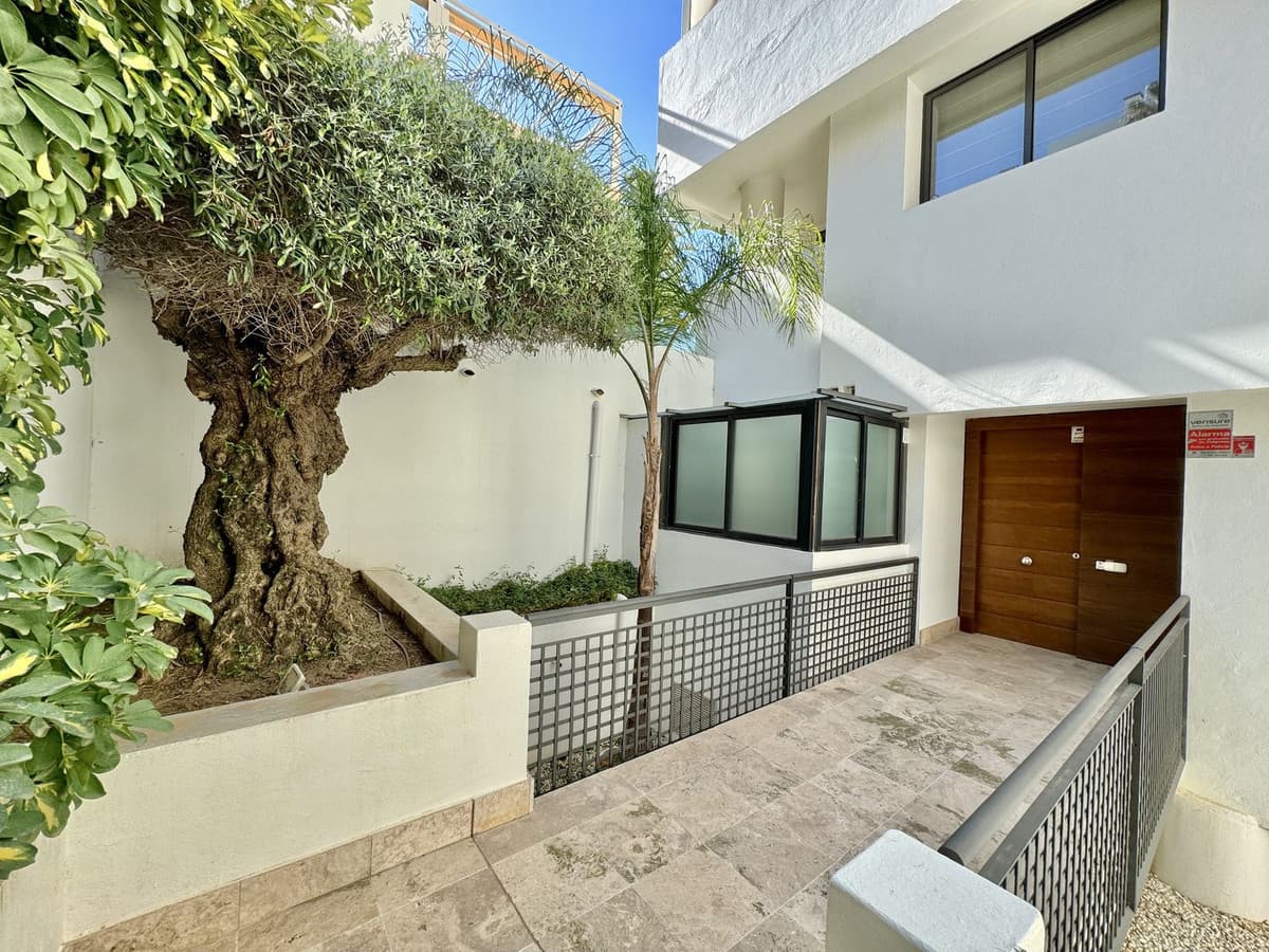 Middle Floor Apartment in Altos de los Monteros — photo 5 of 10