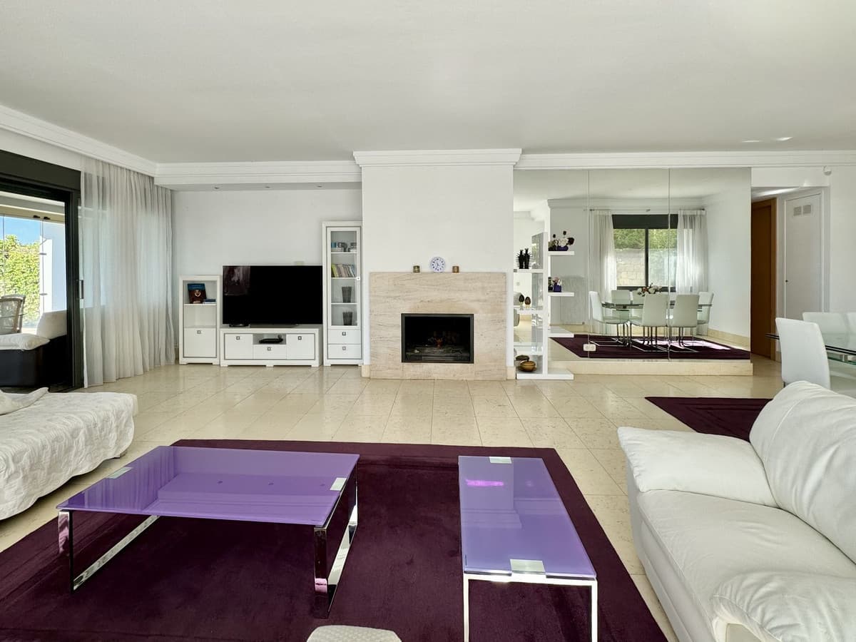 Middle Floor Apartment in Altos de los Monteros — photo 8 of 10