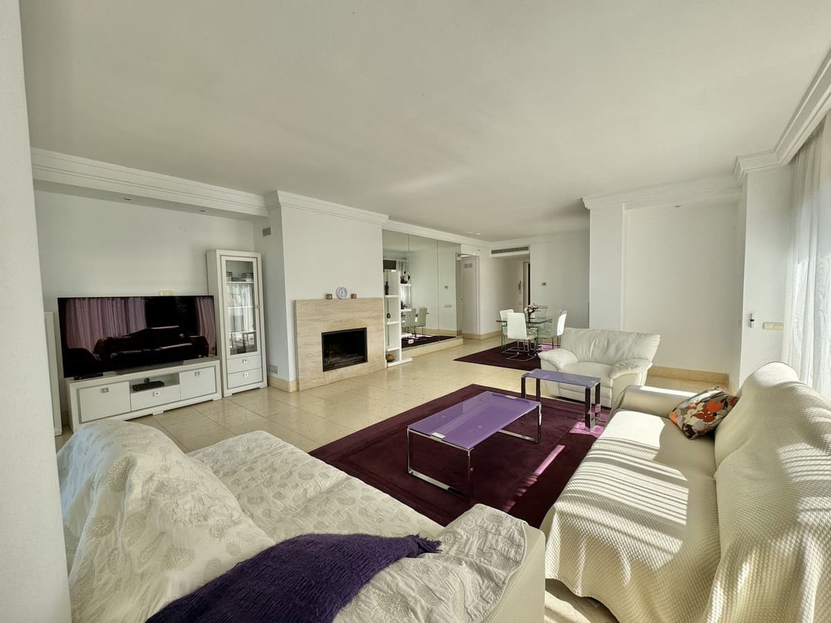 Middle Floor Apartment in Altos de los Monteros — photo 9 of 10