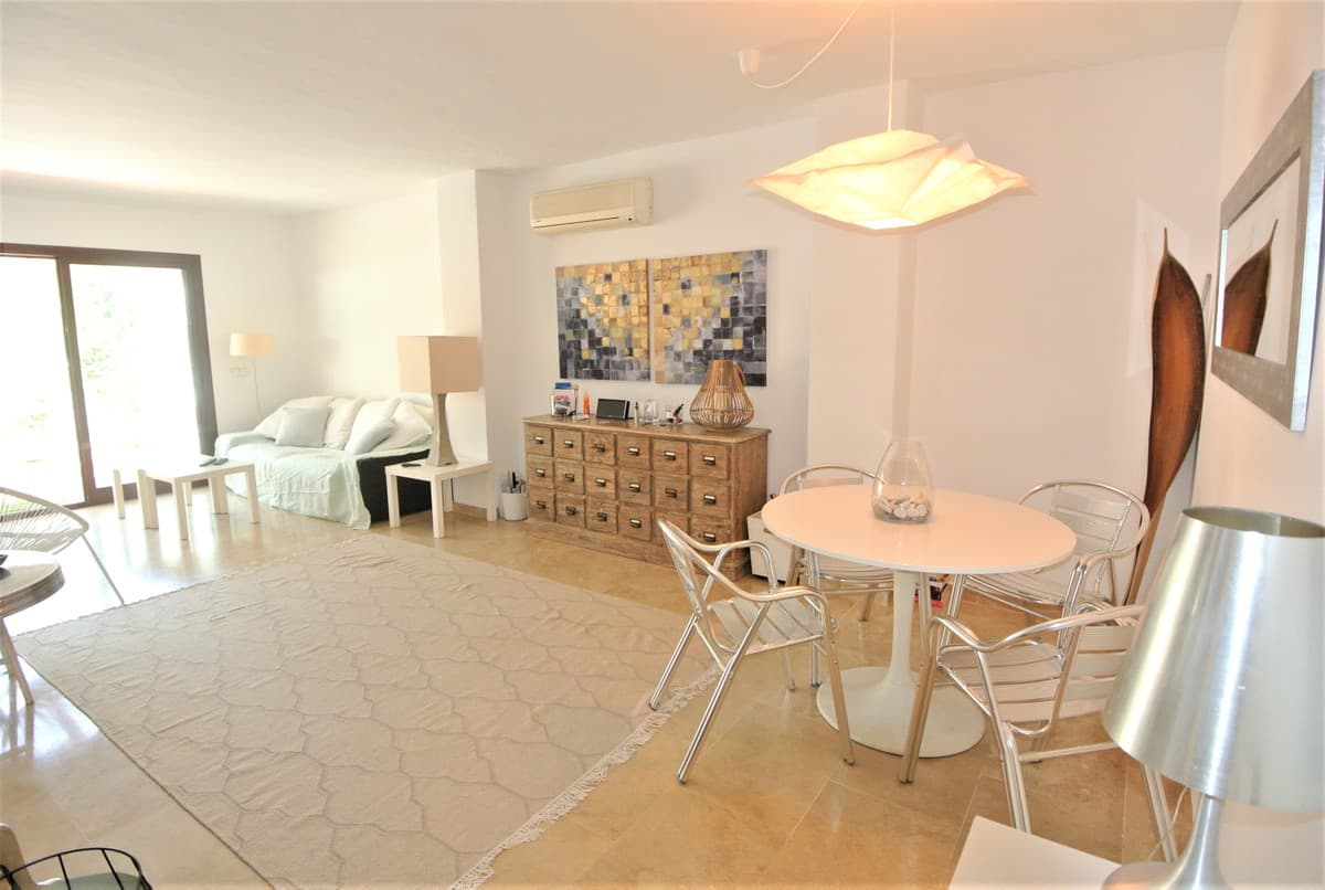 Middle Floor Apartment in The Golden Mile — photo 3 of 10
