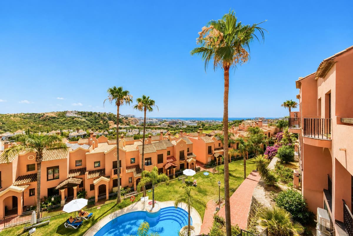 Townhouse in Estepona — photo 1 of 10