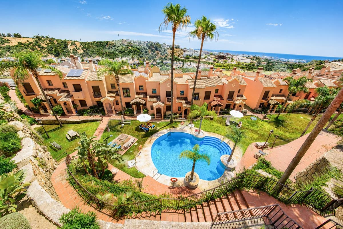 Townhouse in Estepona — photo 2 of 10