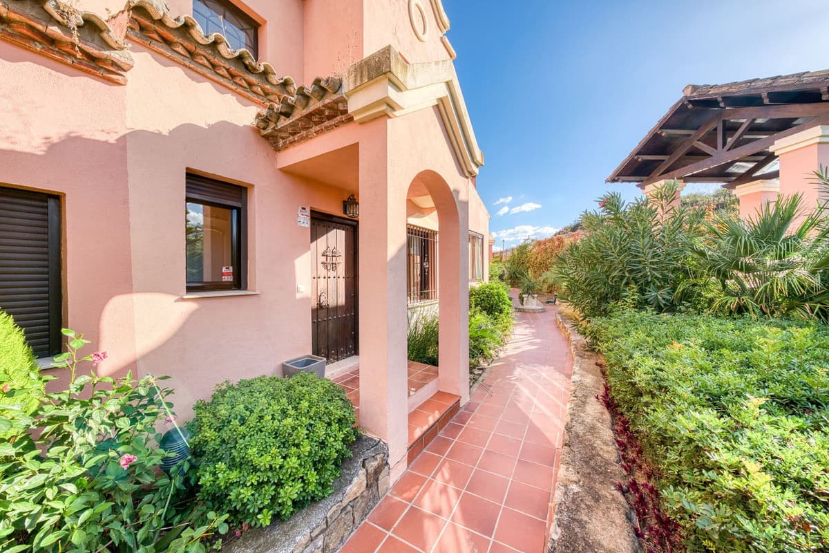 Townhouse in Estepona — photo 6 of 10