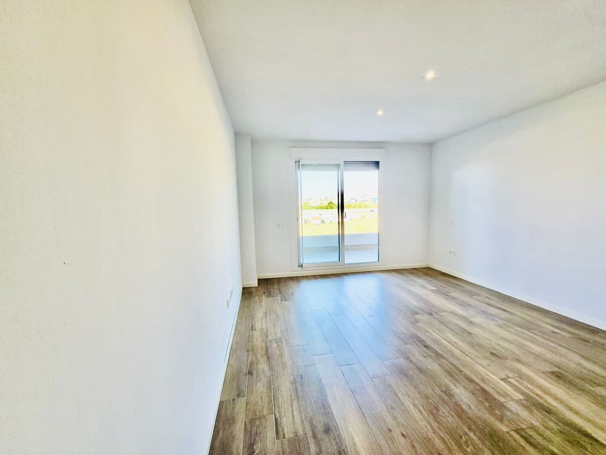 Middle Floor Apartment in Nueva Andalucía — photo 3 of 8