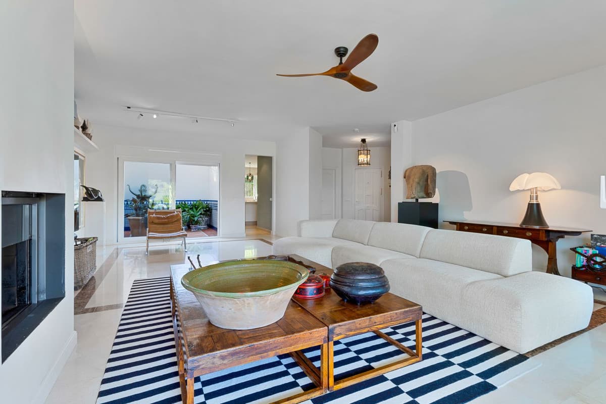 Detached Villa in El Paraiso — photo 4 of 10