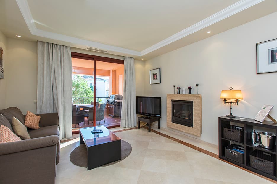 Middle Floor Apartment in Elviria — photo 3 of 10