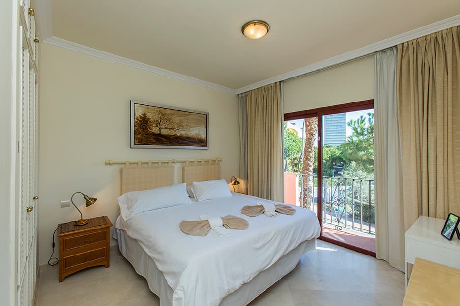 Middle Floor Apartment in Elviria — photo 9 of 10