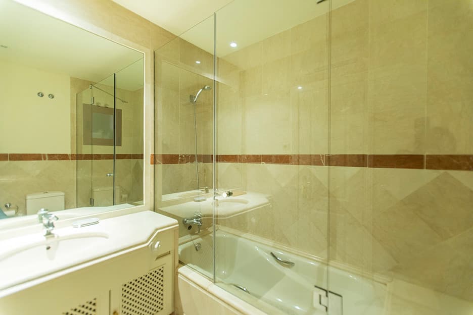 Middle Floor Apartment in Elviria — photo 10 of 10