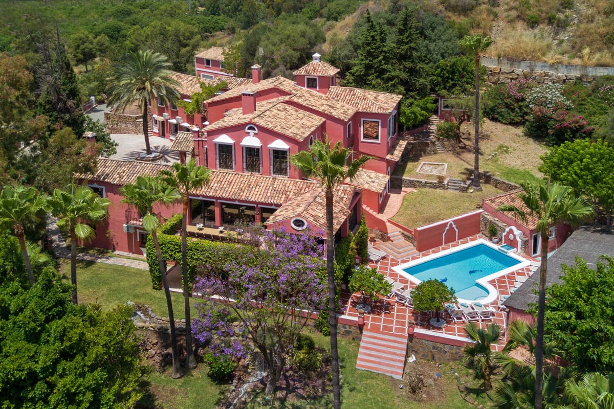 Detached Villa in Benahavís — photo 1 of 10