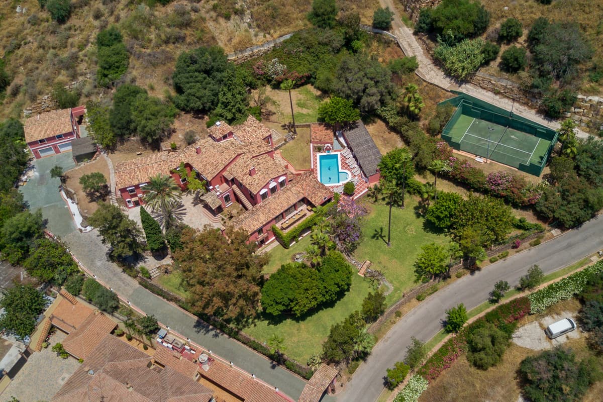 Detached Villa in Benahavís — photo 2 of 10
