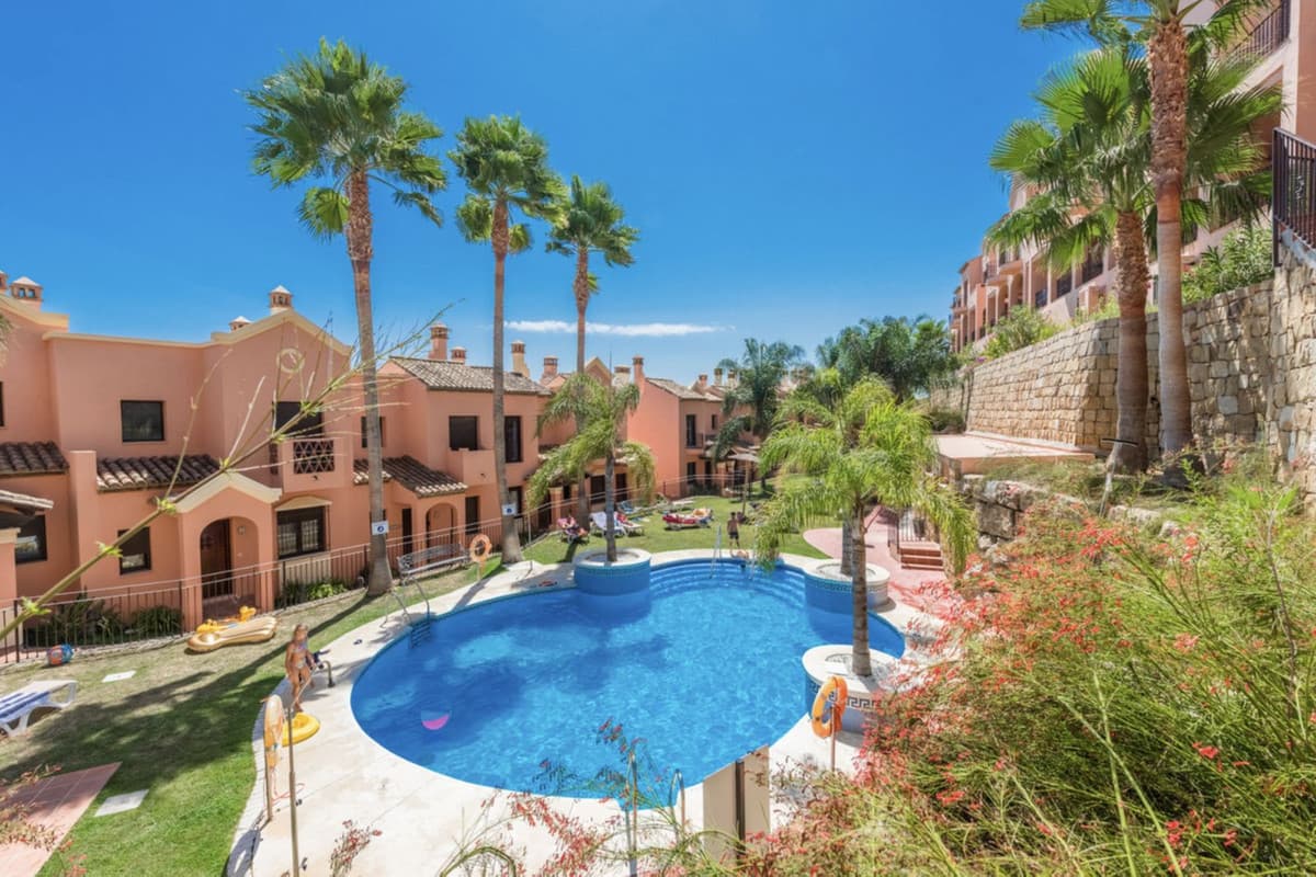 Townhouse in Estepona — photo 2 of 10