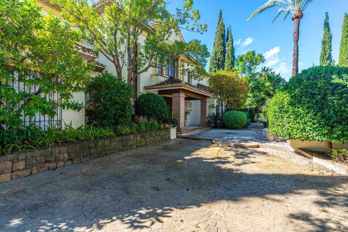 Detached Villa in Sierra Blanca — photo 6 of 10