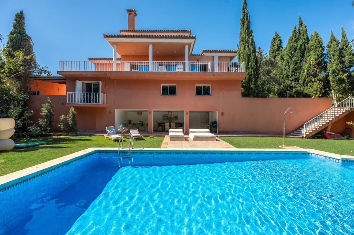 Detached Villa in Sotogrande Costa — photo 1 of 10